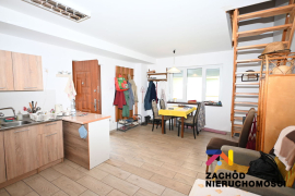 Dwa domy z ziemią rolną w Broniszowie